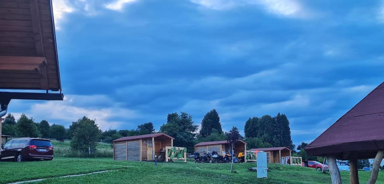 Camp The Sunrise Hill Hotel Pivka Exterior photo