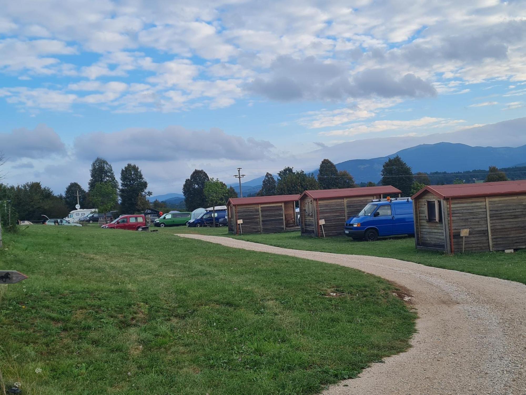 Camp The Sunrise Hill Hotel Pivka Exterior photo